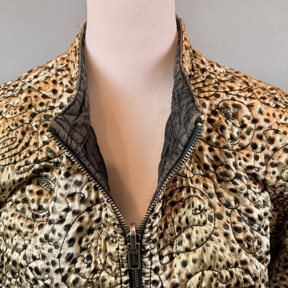 Chico's Reversible Quilted Jacket Women Size 2 Gold Leopard Gray Full Zip Mock - Picture 3 of 16